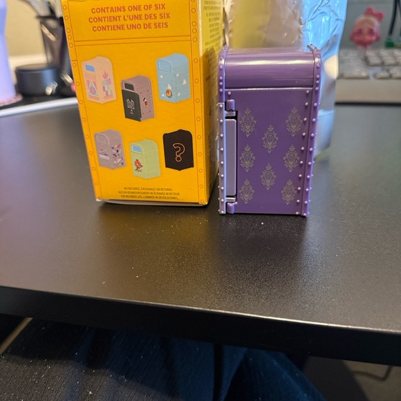 Disney trash can - SECRET - Haunted Mansion - Picture 2 of 4